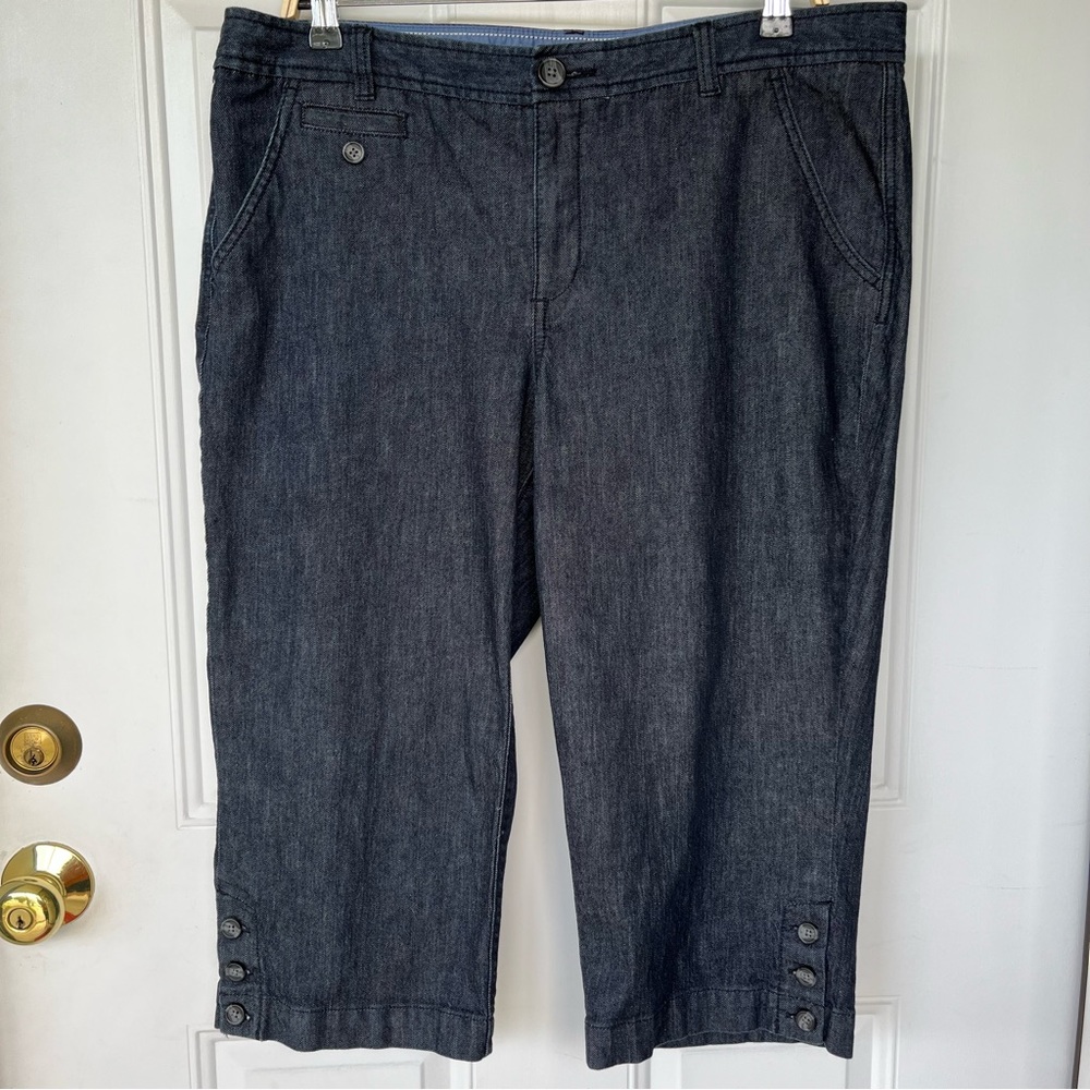 •Dockers Levi’s• Jeans Capri Length Pants - Size 16